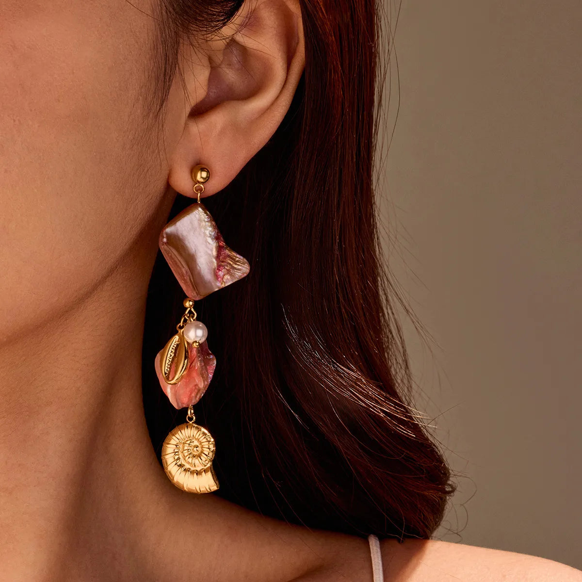 Aretes colgantes de conchas