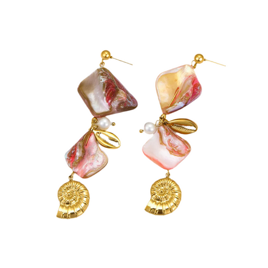 Aretes colgantes de conchas